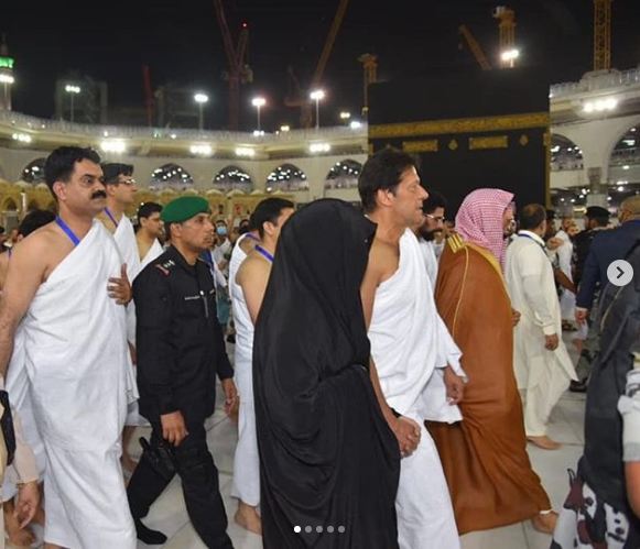 Pakistan Prime Miniser Imran Khan with first lady during Umrah in Mecca (Source: Instagram)