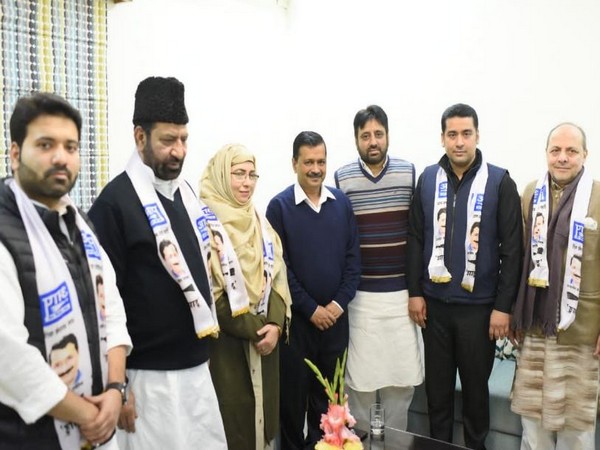 Former MLA Shoaib Iqbal, MCD Councillors from Congress Aley Mohammed Iqbal and Sultana Abad joined AAP on Thursday (Photo/ANI)