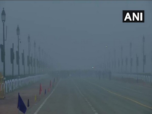 A layer of fog engulfed India Gate in New Delhi on Saturday morning (Photo/ANI)