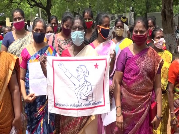Women from the Madurai Municipal Women's Association demanded an extenstion for loan replayment. (Photo/ANI)