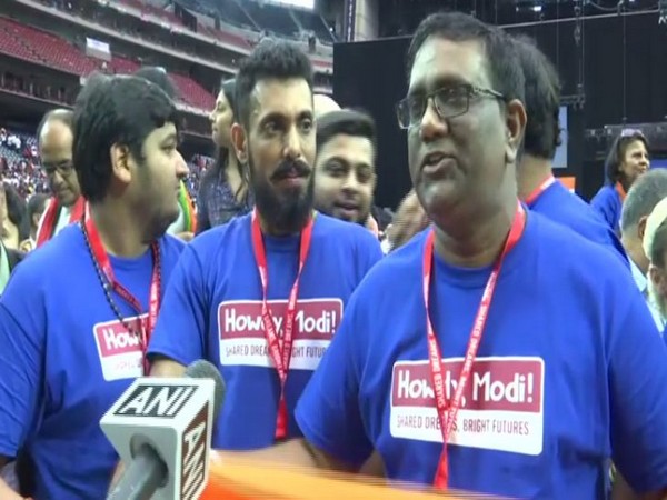 Indo-American community cheering for Narendra Modi in Texas on Sunday. Photo/ANI