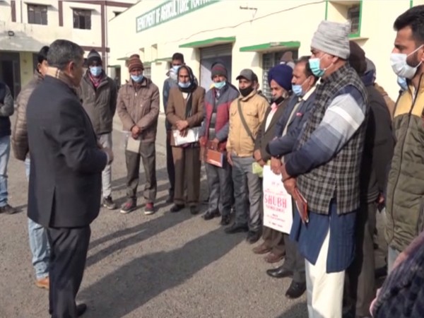Om Prakash Bhagat addressing the farmers. (Photo/ANI)