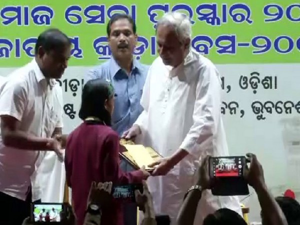Chief Minister Naveen Patnaik congratulating a player with an award in Odisha on Thursday Photo/ANI