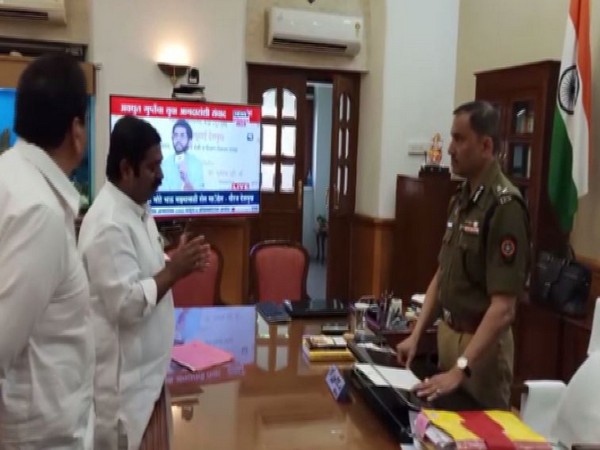 BJP leader Ram Kadam meeting Mumbai Commissioner of Police Sanjay Barve on Friday (Photo/ANI)
