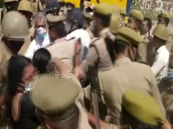 A delegation of Trinamool Congress (TMC) was roughed up by Uttar Pradesh Police at Hathras border (Photo/ANI)