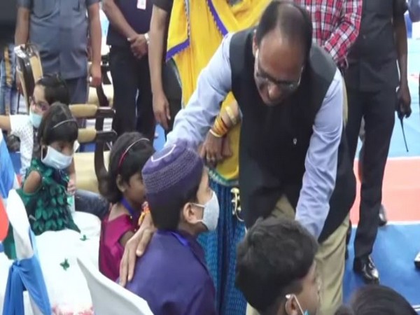 Madhya Pradesh Chief Minister Shivraj Singh Chouhan celebrated Diwali with children (Photo/ANI)