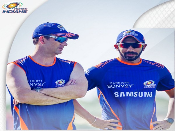 Shane Bond with Jasprit Bumrah (Photo/ Mumbai Indians Twitter)