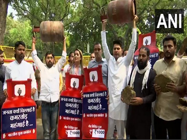Youth Congress workers protest outside Union Minister Hardeep Singh Puri's residence in Delhi on Saturday. (Photo/ANI)
