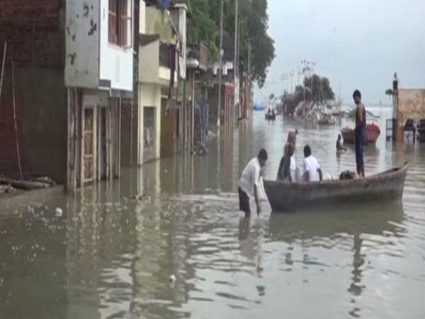 Flood-like situation forces locals to wade through knee-deep water to commute. Photo/ANI