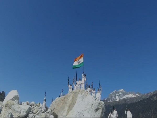 ITBP troops hoisting tricolour at border areas of Himachal Pradesh