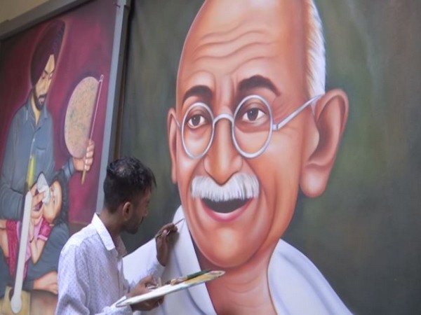 Jagjot has painted the father of the nation on a huge canvas to mark his 150th birth anniversary. Photo/ANI