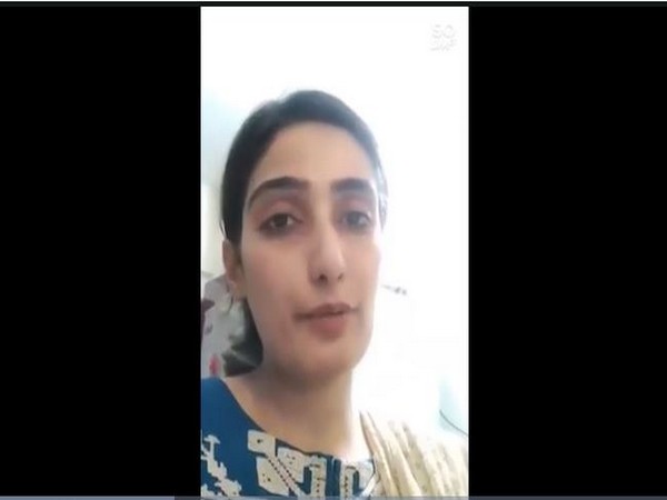 Pakistani woman questions government over inflation (Photo: Grab from video)