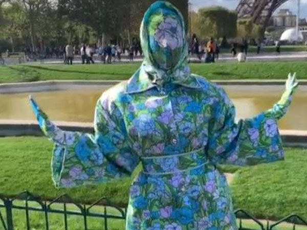 
    Cardi B turns up at Paris Fashion Week in blinding ensemble
    