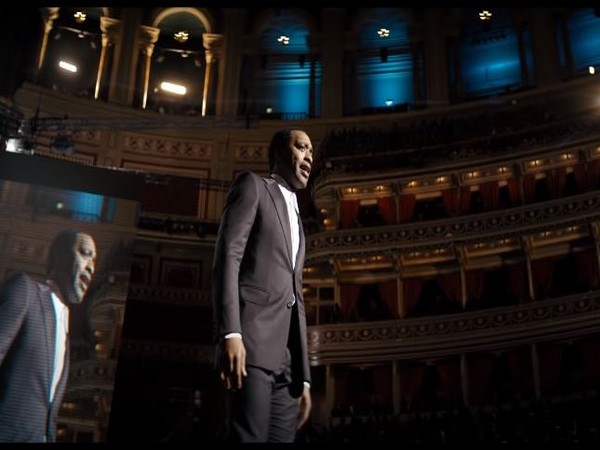 A still from 'The Man Who Fell to Earth' (Image source: YouTube)