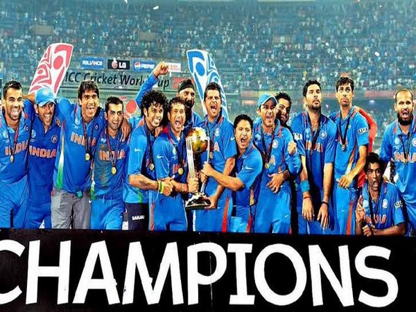 Indian team after winning 2011 World Cup (Photo/ Suresh Raina Twitter)