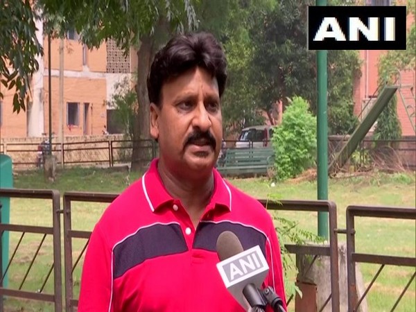 Ashok Chaudhary, Joint Ramleela Sangh talking to ANI in Chandigarh. [Photo/ANI]