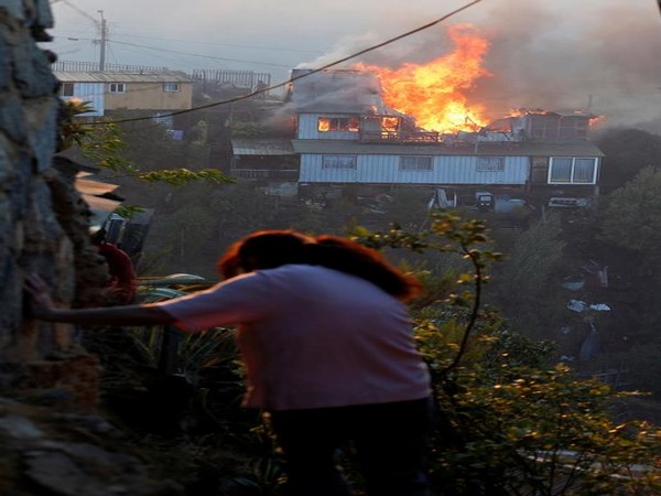 A house burns following the spread of wildfires in Valparaiso, Chile