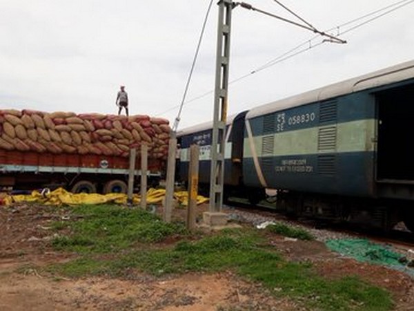 Dry chillies being loaded in a Special Parcel Train in Reddipalem in Andhra Pradesh for export to Bangladesh. (credit: Piyush Goyal twitter)