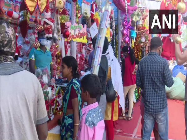 People flock to the markets ahead of Christmas (Photo ANI)