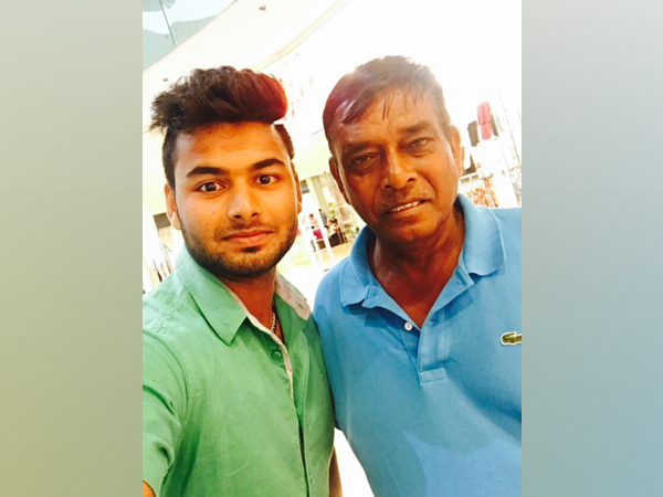 Rishabh Pant with cricket coach Tarak Sinha (Photo/ Rishabh Pant Twitter)