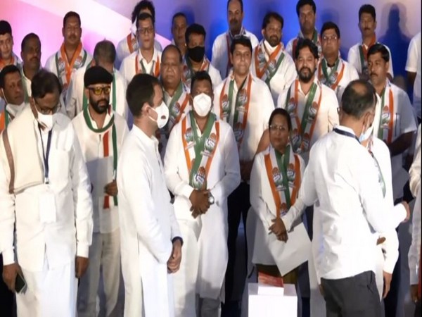 Goa Congress MLA candidates with Rahul Gandhi and P Chidambaram (Photo/ANI)