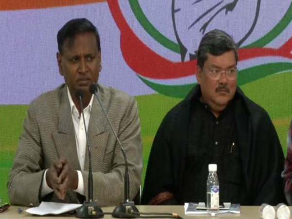 Congress leaders Dr Udit Raj and Mukul Wasnik at a press conference in New Delhi on Sunday. Photo/ANI