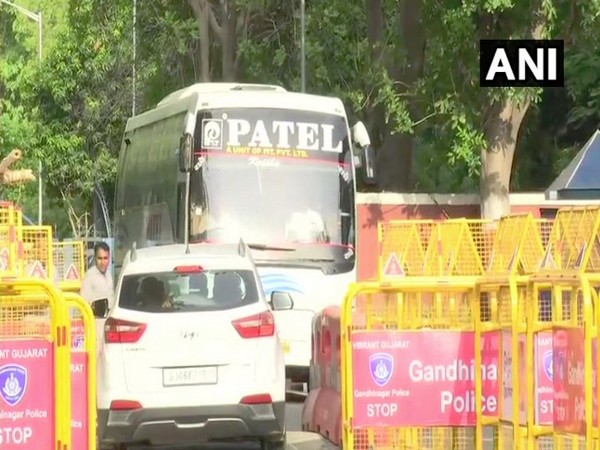 Gujarat Congress MLAs leaving for Mount Abu (Photo/ANI)