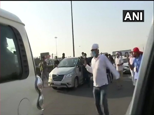 Rahul, Priyanka cross Delhi-Noida fly to meet family of Hathras victim. Photo/ANI