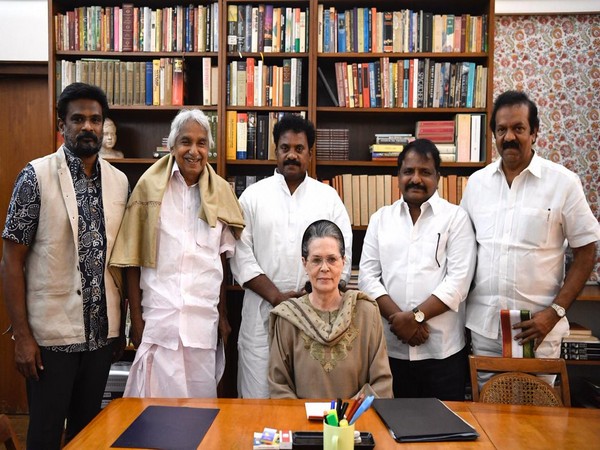 Newly appointed president and working presidents of Andhra unit Congress met Sonia Gandhi at her residence in New Delhi on Wednesday. Photo/ANI