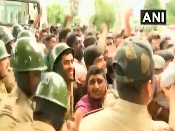 Congress workers protests outside an apartment in Bengaluru on Tuesday alleging that independent MLAs have been lodged there.