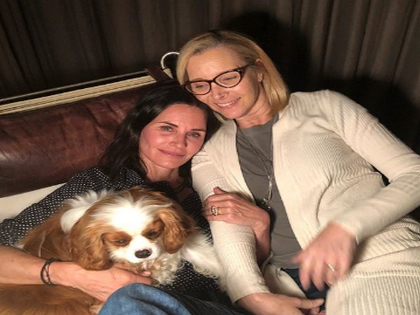 Actors Lisa Kudrow and Courteney Cox (Imag Source: Instagram)