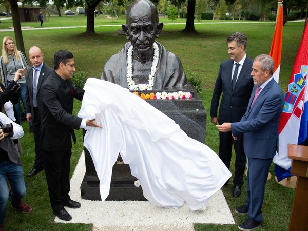 Croatian Prime Minister Andrej Plenković unveils Gandhi statue in Zagreb (Picture Credits: India in Croatia/Twitter)