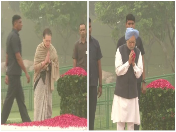 Sonia Gandhi (Left) and Former PM Manmohan Singh (Right) paying tribute to Indira Gandhi in New Delhi. Photo/ANI