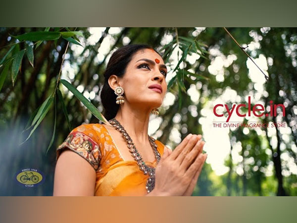 Rukmini Vijayakumar, Renowned Bharatanatyam Dancer, and Actor, for #KumkumBindiChallenge by Cycle Pure Agarbathi