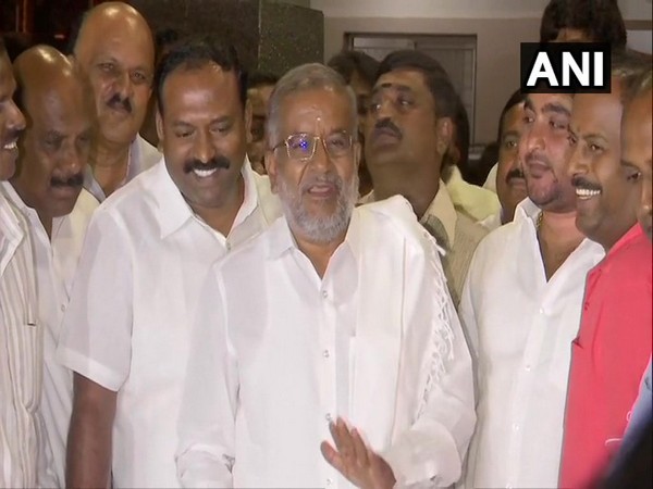 JD-S leader GT Devegowda speaking to media persons on Sunday. Photo/ANI