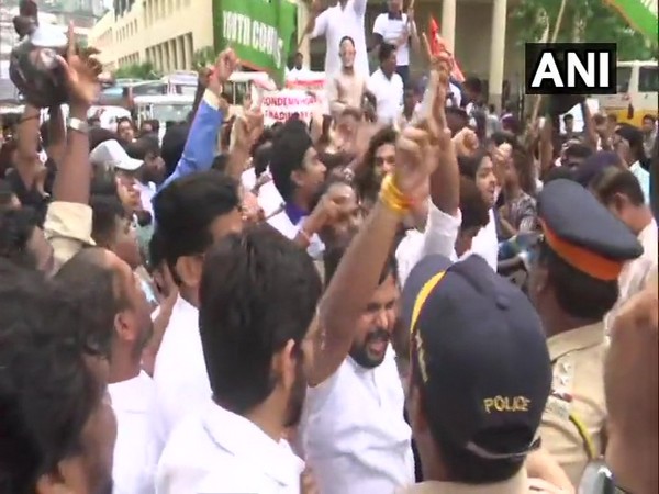 Youth Congress workers protesting outside Mumbai’s Sofitel hotel on Monday. Photo/ANI