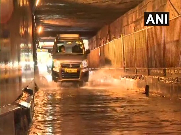 Monsoon showers lead to waterlogging at Khar underpass in Mumbai. [Photo/ANI] 