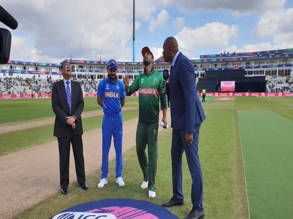 India skipper Virat Kohli and Bangladesh skipper Mashrafe Mortaza during toss at Edgbaston (Photo/BCCI Twitter)