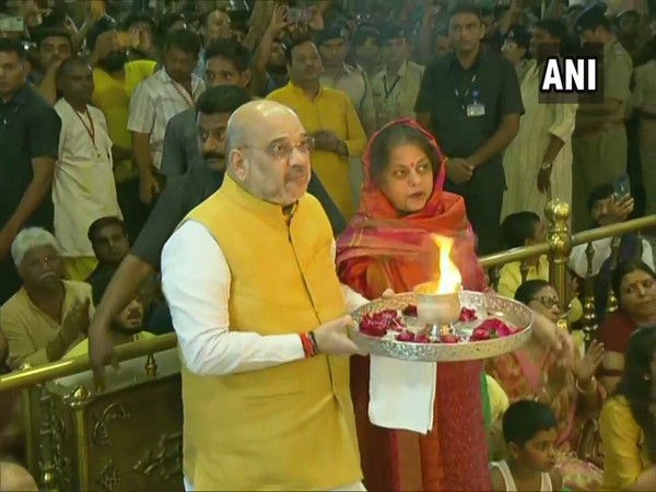 Amit Shah with wife Sonal Shah at Lord Jagannath Temple on July 4. Photo/ANI