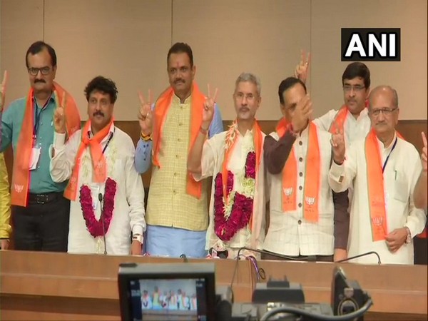 Union Minister S Jaishankar with Gujarat CM Vijay Rupani in Gandhinagar on Friday. Photo/ANI