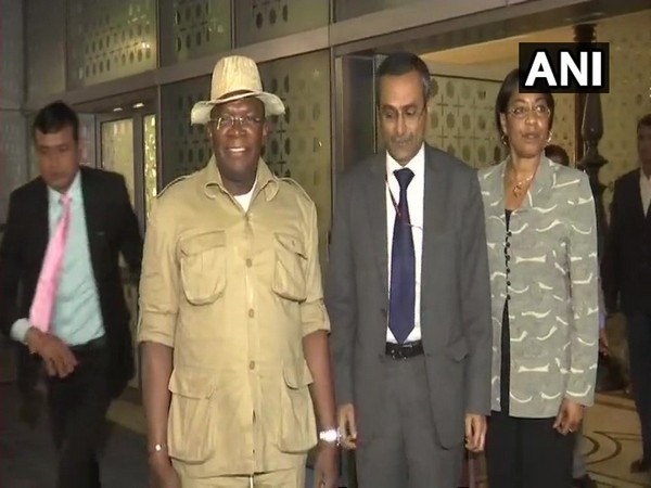 Prime Minister of Republic of Guinea Ibrahima Kassory Fofana, second from left, arrived in New Delhi on Saturday. Photo/ANI
