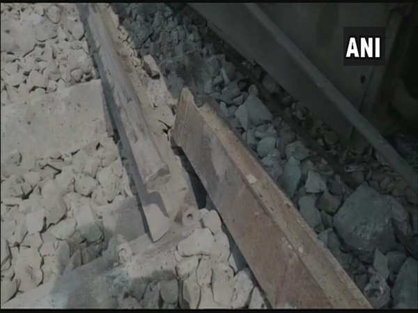 Ten coaches of Tapti-Ganga express derails in Chhapra’s Gautam Asthan [Photo/ANI]