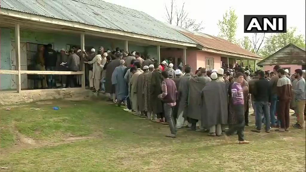 People standing in a queu outside a polling stating in Bandipora, Jammu and Kashmir [Photo/ANI]