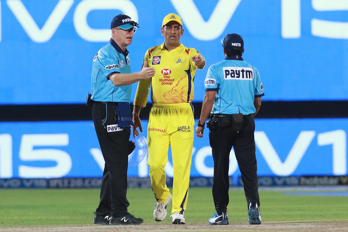 MS Dhoni in a altercation with the umpires (Photo IPL/Twitter)