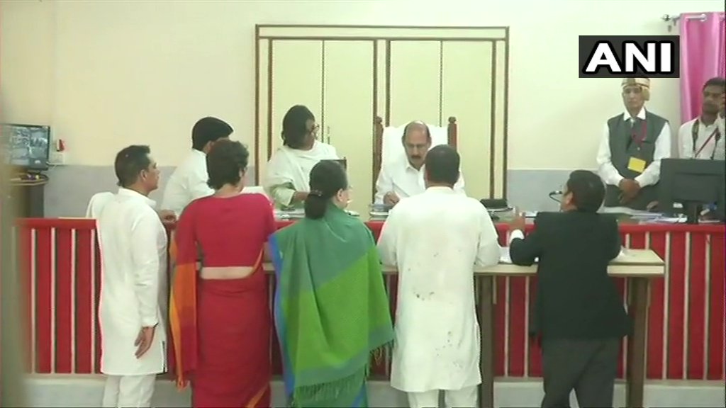 Rahul Gandhi (second from right) accompanied by Sonia Gandhi, Priyanka and Robert Vadra files his nomination in Amethi. Photo/ANI