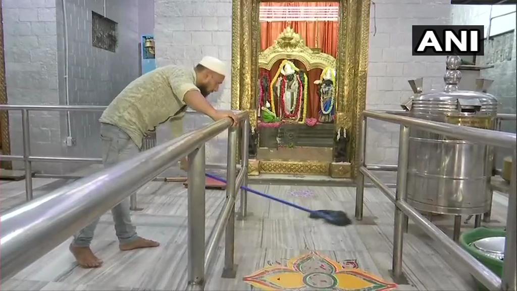 Saddam Hussein cleans temple ahead of Ram Navami celebrations
