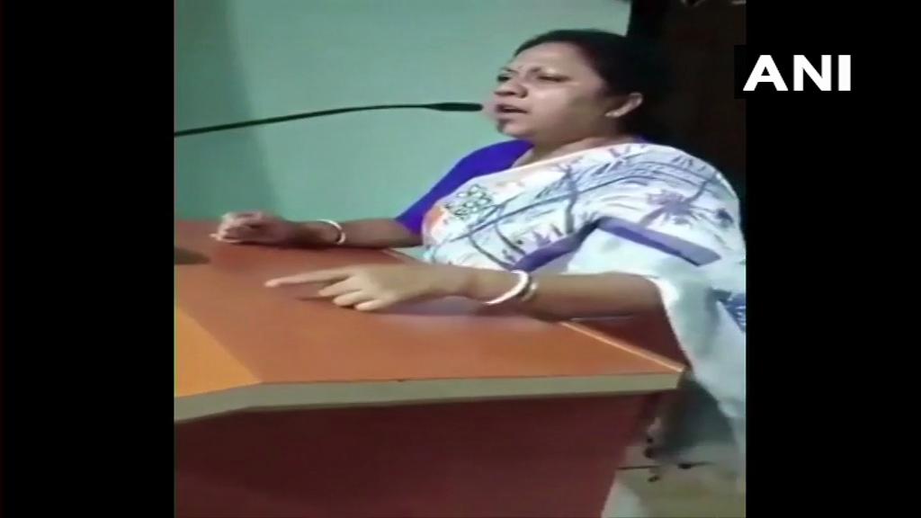 TMC MLA from Chakdaha, Ratna Ghosh Kar speaks to party workers in Kolkata on Tuesday. [Photo/ANI]