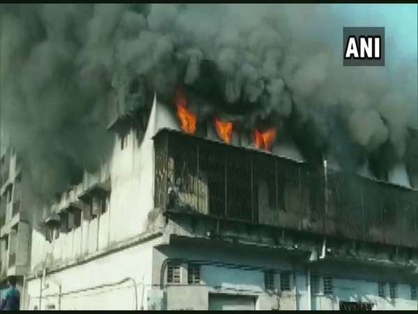 Fire breaks out at a building in Mahrashtra's Bhiwandi on Monday Photo/ANI