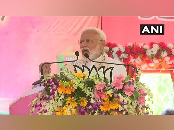 PM Narendra Modi interacts with party workers in Varansi on Friday. [Photo/ANI]