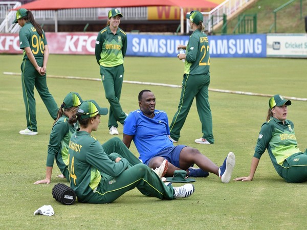 Coach Hilton Moreeng with team (Photo/CSA Twitter)